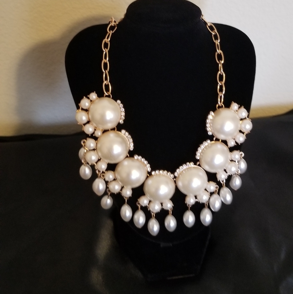White necklace